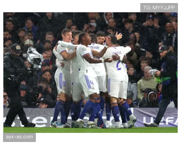 本泽马与凯恩的战术角色与终结方式差异分析 本泽马与凯恩的战术角色与终结方式差异分析