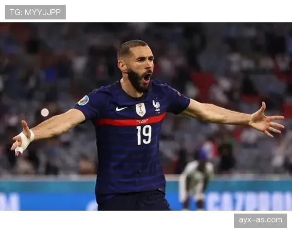 本泽马近期状态下滑:年龄与竞技表现关联分析 本泽马近期状态下滑:年龄与竞技表现关联分析