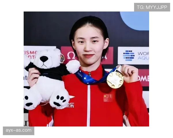 陈芋汐赛场像台精密机器，下了台钱包像开了阀门，刷卡声都带剧情